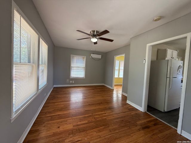 142 Vassar Ln Apt 1, San Antonio, TX 78212