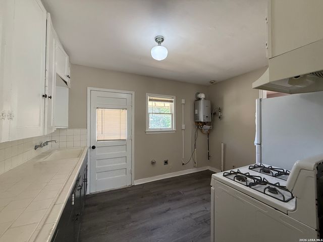 142 Vassar Ln Apt 1, San Antonio, TX 78212