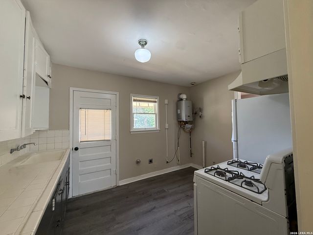 142 Vassar Ln Apt 1, San Antonio, TX 78212