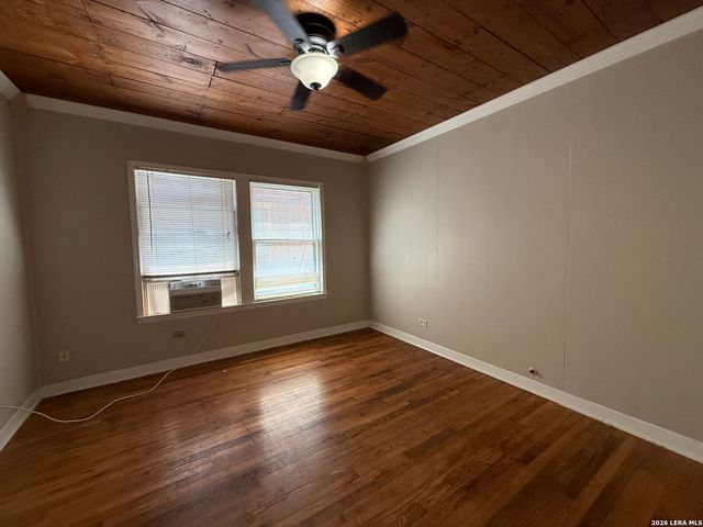 142 Vassar Ln Apt 1, San Antonio, TX 78212