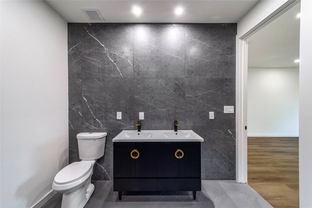 816 Lambert Street, Dallas, TX 75203