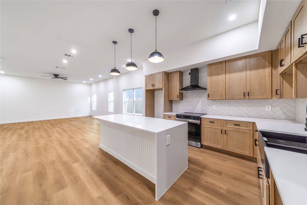 816 Lambert Street, Dallas, TX 75203