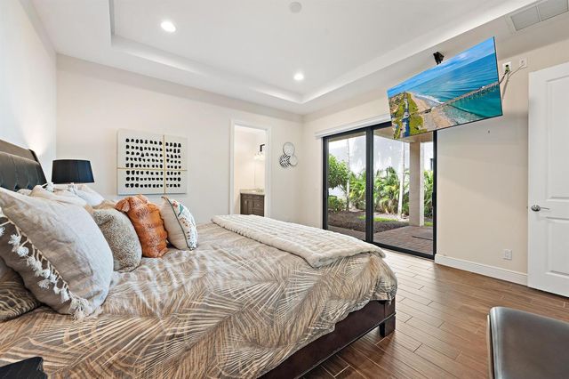 8023 Hobbes Way, Palm Beach Gardens, FL 33418