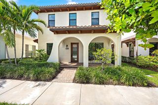 8023 Hobbes Way, Palm Beach Gardens, FL 33418