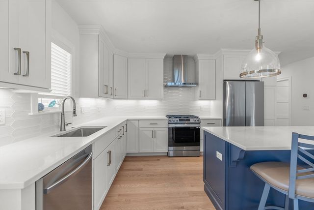 77 Cobblestone Circle, Mashpee, MA 02649