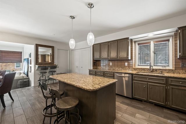 4926 Oak River Drive, Troy, MI 48098