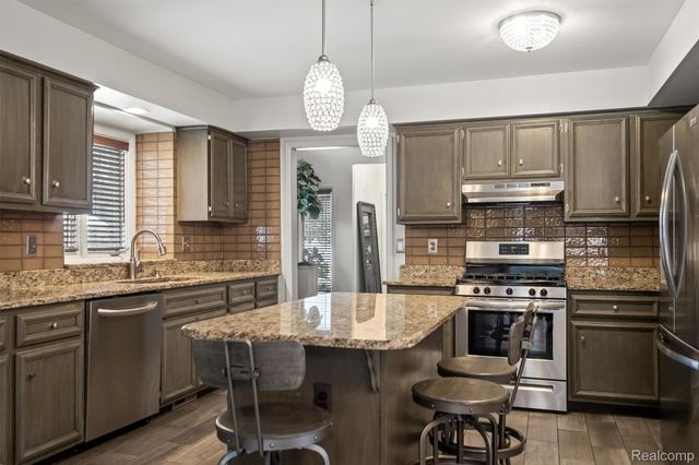 4926 Oak River Drive, Troy, MI 48098