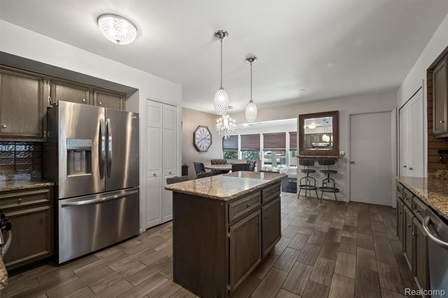 4926 Oak River Drive, Troy, MI 48098