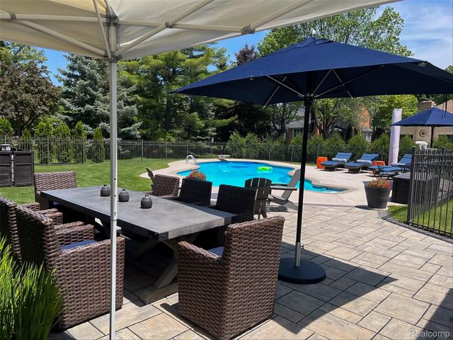 4926 Oak River Drive, Troy, MI 48098