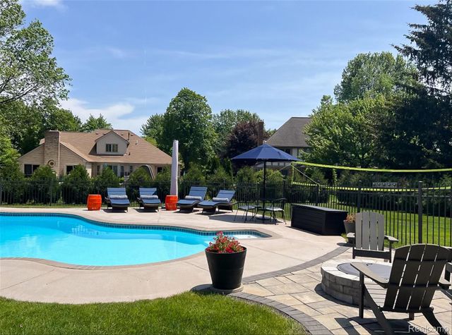 4926 Oak River Drive, Troy, MI 48098