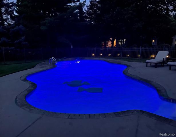 4926 Oak River Drive, Troy, MI 48098