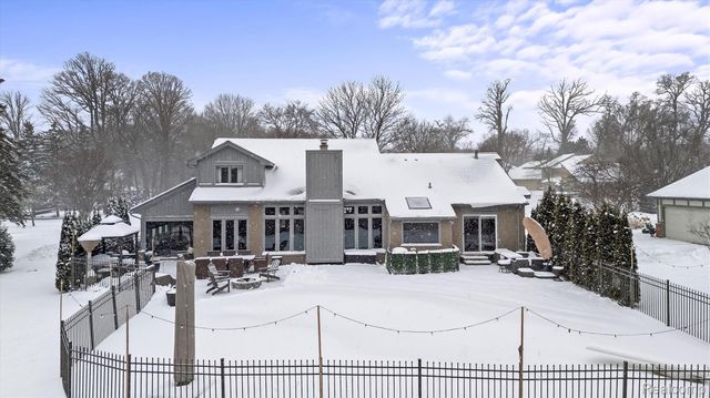 4926 Oak River Drive, Troy, MI 48098