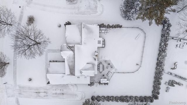 4926 Oak River Drive, Troy, MI 48098