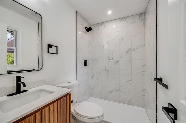 7909 Arnote Road, Pleasant Valley, MO 64068