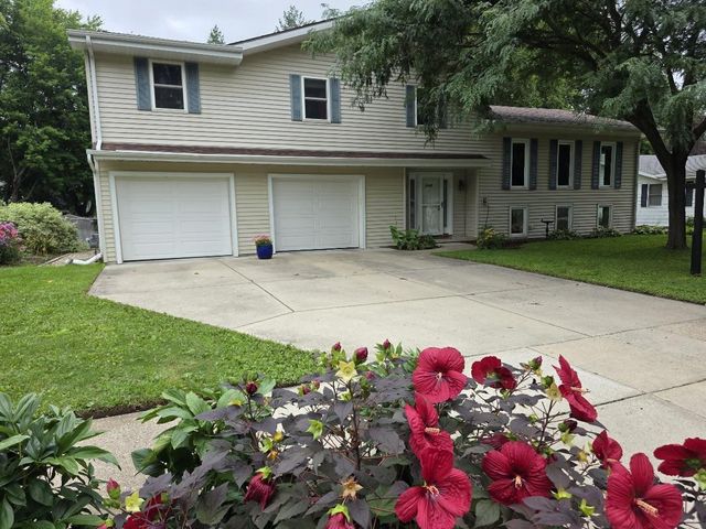 7122 Mockingbird Lane, Middleton, WI 53562