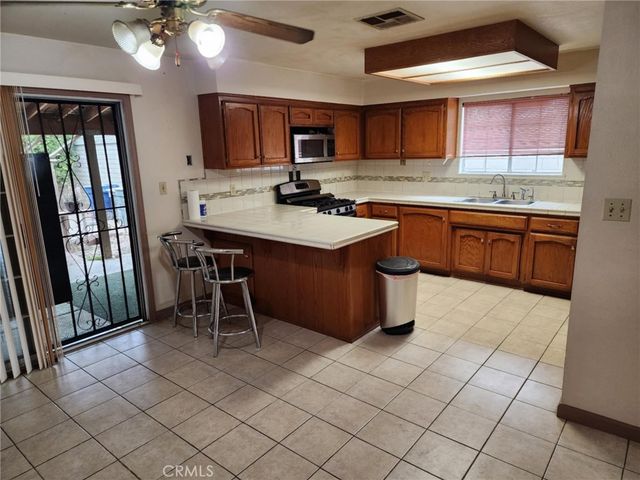 725 18th Place, Delano, CA 93215