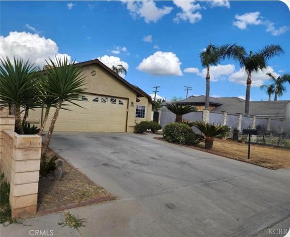 725 18th Place, Delano, CA 93215