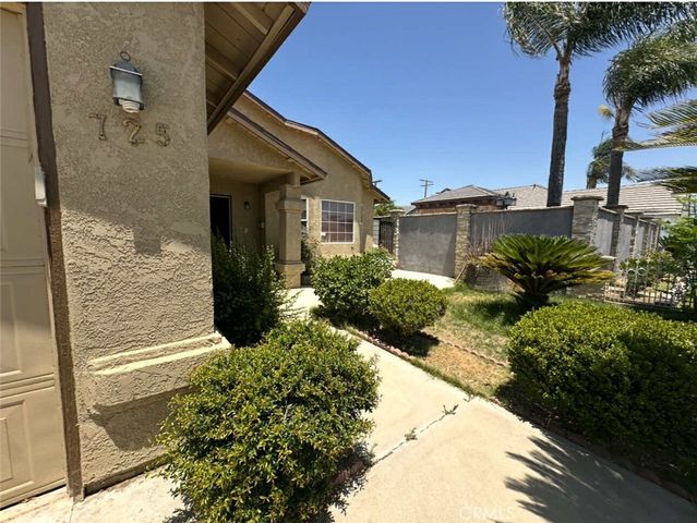 725 18th Place, Delano, CA 93215