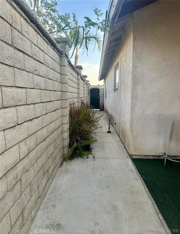 725 18th Place, Delano, CA 93215