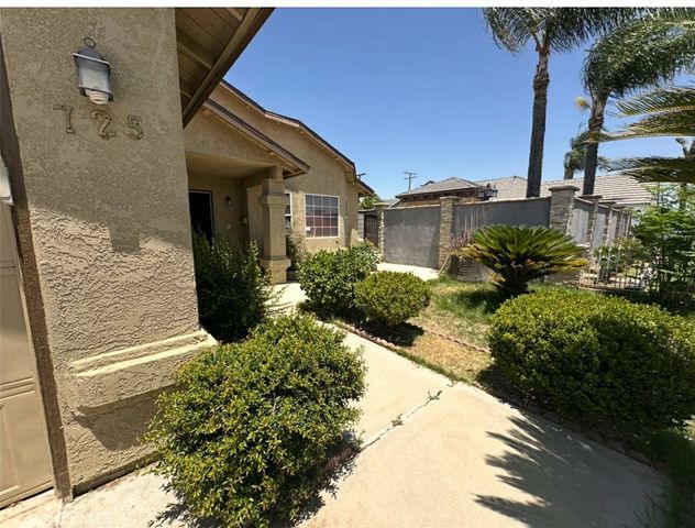 725 18th Place, Delano, CA 93215