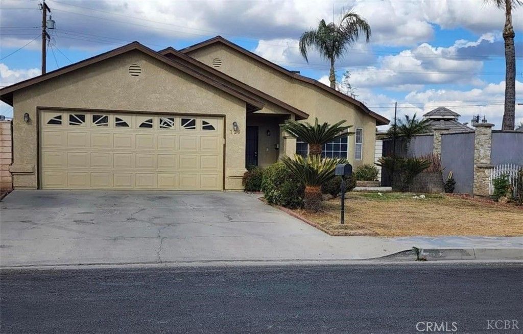 725 18th Place, Delano, CA 93215
