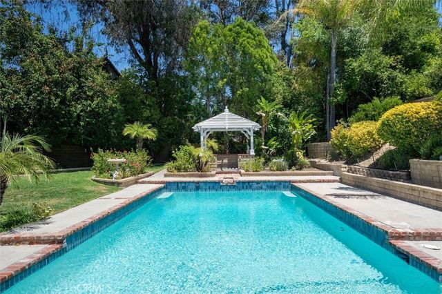25006 Highspring Avenue, Newhall, CA 91321