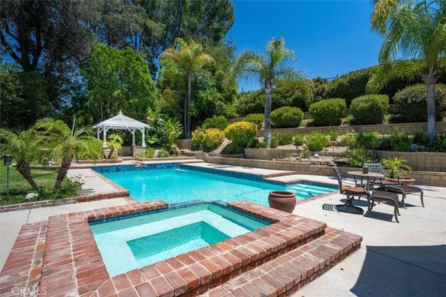 25006 Highspring Avenue, Newhall, CA 91321