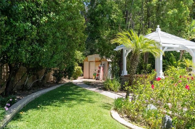 25006 Highspring Avenue, Newhall, CA 91321