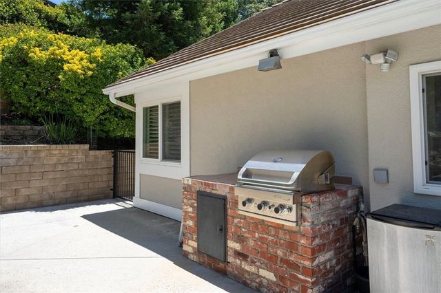 25006 Highspring Avenue, Newhall, CA 91321