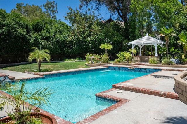 25006 Highspring Avenue, Newhall, CA 91321