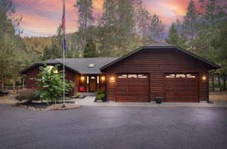 220 Osprey Glen Lane, Grants Pass, OR 97526