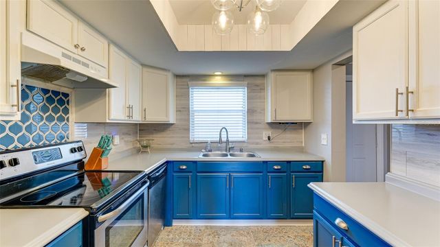 3276 LAKE BAYSHORE DRIVE N O-517, Bradenton, FL 34205