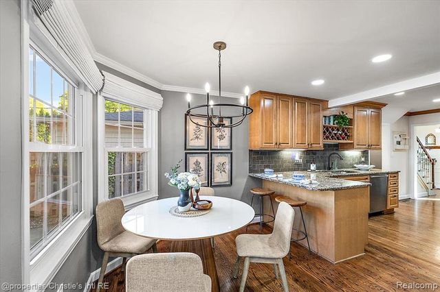 206 Mckinley Avenue, Grosse Pointe Farms, MI 48236