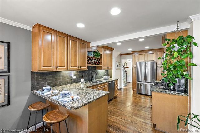 206 Mckinley Avenue, Grosse Pointe Farms, MI 48236