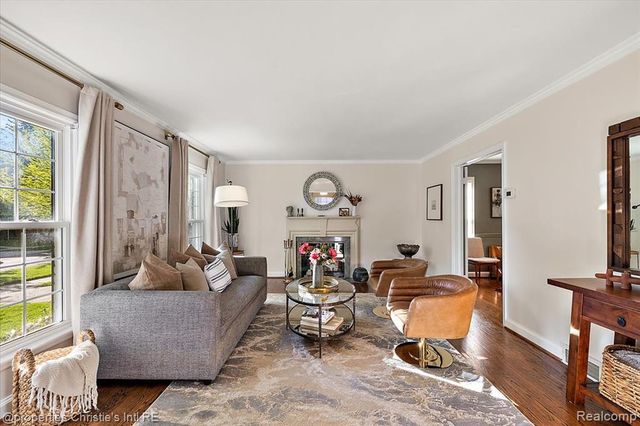 206 Mckinley Avenue, Grosse Pointe Farms, MI 48236