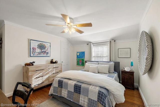 206 Mckinley Avenue, Grosse Pointe Farms, MI 48236