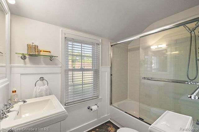 206 Mckinley Avenue, Grosse Pointe Farms, MI 48236