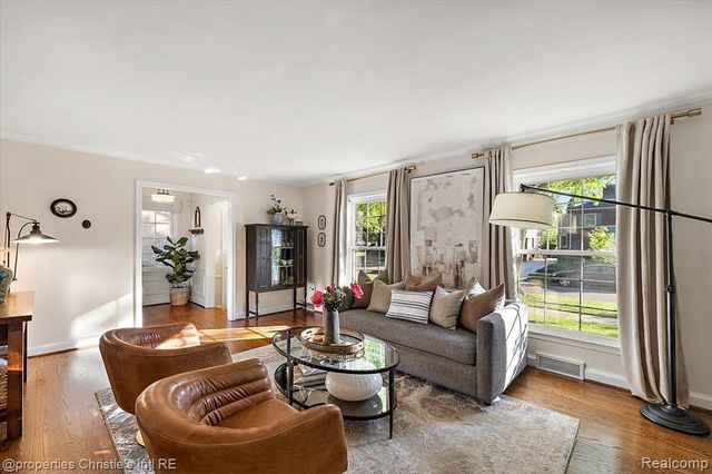 206 Mckinley Avenue, Grosse Pointe Farms, MI 48236