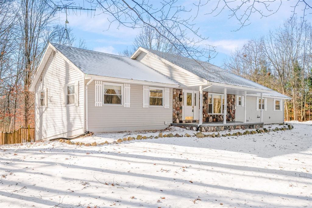 3285 Mineral Springs Trail, Mount Pleasant, MI 48858