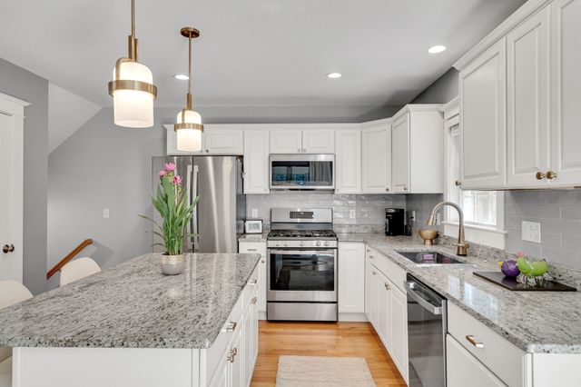 101 Turtle Brook Rd 101, Canton, MA 02021