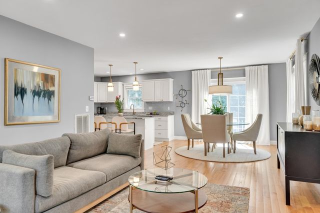 101 Turtle Brook Rd 101, Canton, MA 02021