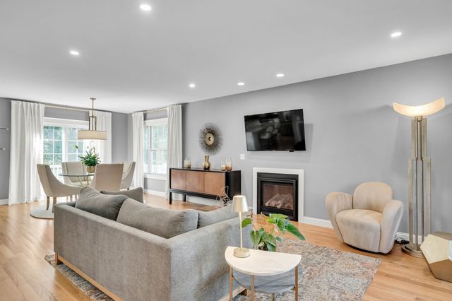 101 Turtle Brook Rd 101, Canton, MA 02021