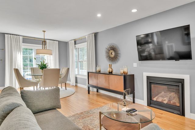 101 Turtle Brook Rd 101, Canton, MA 02021
