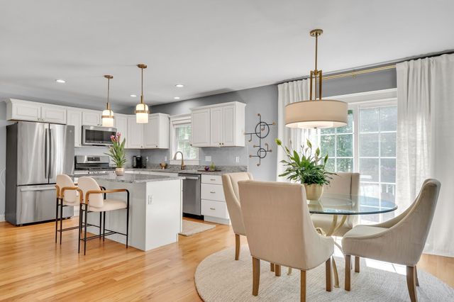 101 Turtle Brook Rd 101, Canton, MA 02021