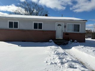 1585 Harvest Lane, Ypsilanti, MI 48198