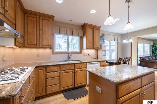 10276 Fowler Avenue, Omaha, NE 68134
