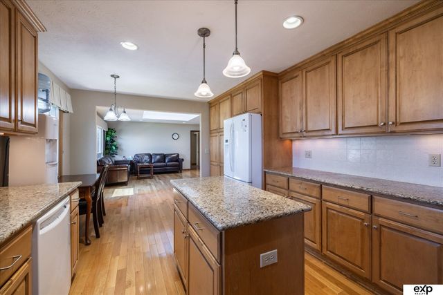 10276 Fowler Avenue, Omaha, NE 68134