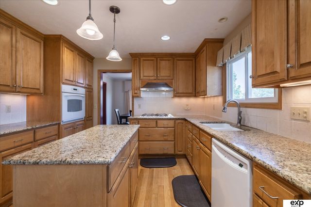 10276 Fowler Avenue, Omaha, NE 68134