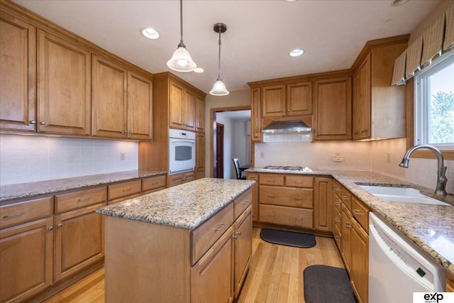 10276 Fowler Avenue, Omaha, NE 68134