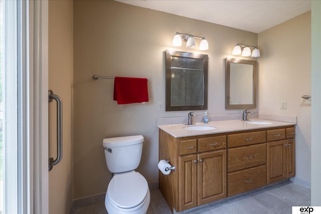 10276 Fowler Avenue, Omaha, NE 68134